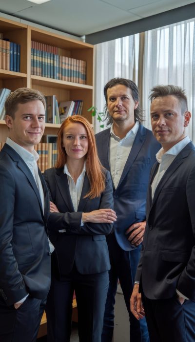 group-businesspeople-standing-together-office